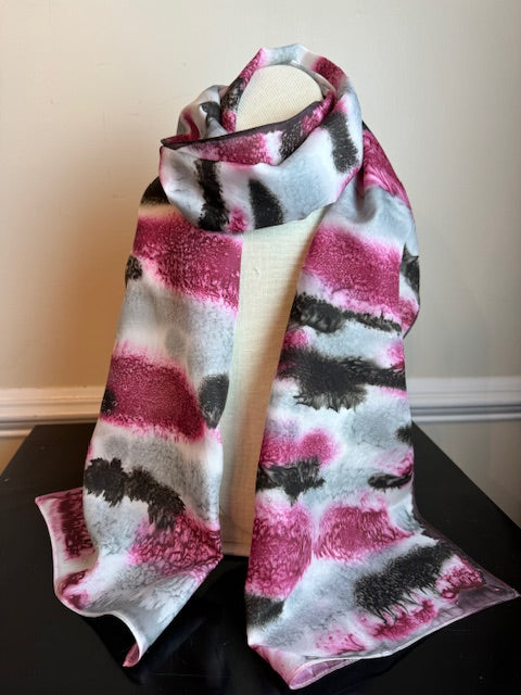 Make a Statement with a Cranberry Texture Echarpe This Season